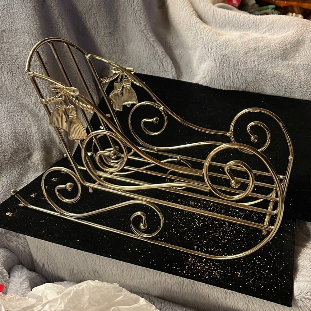 Gold Metal Sleigh - Ready to fill w/ whatever🎁
